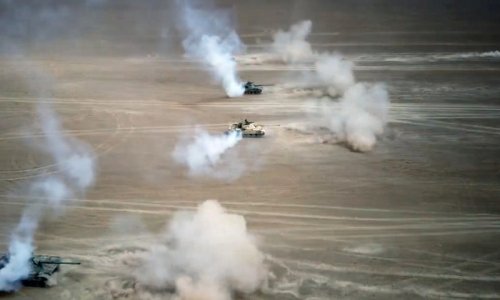 Đàm phán quân sự thất bại, Trung Quốc tập trận xe tăng gần biên giới Ấn Độ
