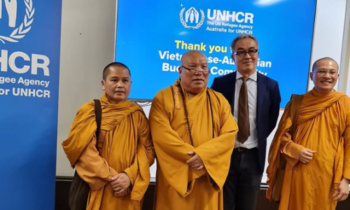 Đại diện Phật giáo Việt Nam ở Úc trao ngân khoản quyên góp cho nạn nhân chiến tranh Ukrain tại văn phòng UNHCR Sydney
