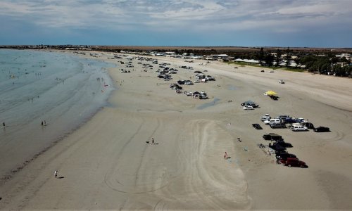 Chính quyền tiểu bang cân nhắc việc quy định giới hạn tốc độ cho xe chạy trên các bãi biển ở Nam Úc.