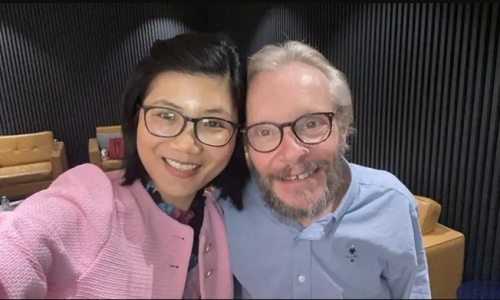 Giáo sư Sean Turnell được thả tự do, trở về Úc trong niềm hạnh phúc khôn xiết của người vợ Việt