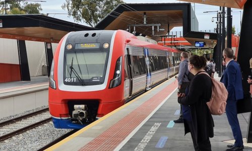 Chính quyền Nam Úc cho biết việc tư nhân hóa hệ thống đường sắt ở Adelaide sẽ bị hủy bỏ bất chấp chi phí đền hợp đồng.