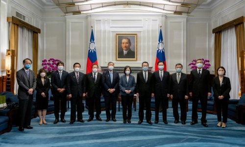 Nhật Bản thảo luận về việc chuẩn bị cho xung đột trong chuyến thăm hiếm hoi tới Đài Loan