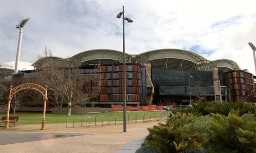 Adelaide Oval được hoàn lại 1 triệu đô-la tiền thuế nhưng chỉ từ trước khi khách sạn Oval Hotel mở cửa.