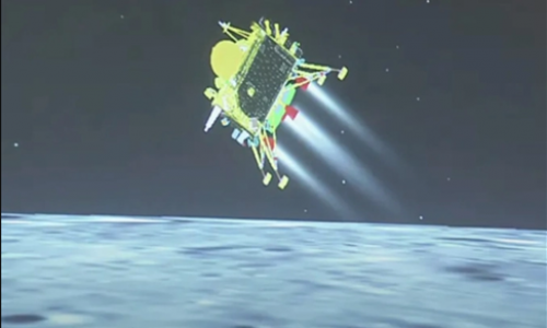 Robot tự hành của Ấn Độ lăn bánh trên Mặt Trăng