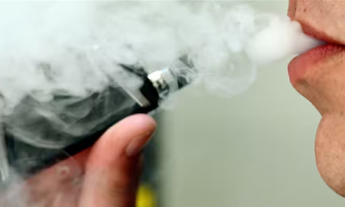 Nhiều ý kiến trái chiều về tác động của luật thuốc lá điện tử