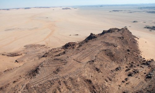 Các chuyên gia khảo cổ phát hiện xương người và động vật tại một di tích 7.000 năm tuổi trong sa mạc Ả Rập