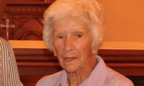 Sĩ quan cảnh sát bắn súng phóng điện chết cụ bà 95 tuổi bị buộc tội ngộ sát