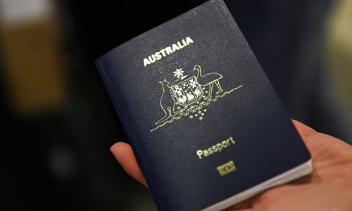 Sắp sửa gia hạn sổ thông hành (passport) Úc? Bạn sẽ phải trả lệ phí cao hơn vào năm tới