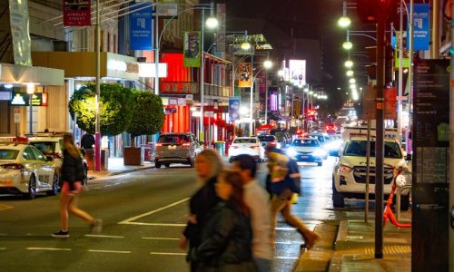 Có làn sóng tội phạm nào đang xảy ra ở thành phố Adelaide và lực lượng cảnh sát được trao nhiều quyền hạn hơn có đang mang lại hiệu quả không?