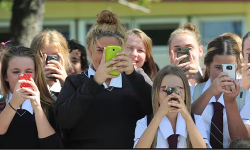 Lệnh cấm điện thoại di động có hiệu lực với học trò trung học NSW từ hôm nay