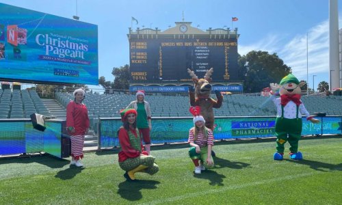 Đại dịch Coronavirus buộc Lễ Diễn Hành Giáng Sinh Adelaide Christmas Pageant dời sang Sân Vận Động Adelaide Oval.