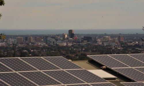 Tiểu bang Nam Úc là khu vực chính quyền đầu tiên trên thế giới sử dụng toàn bộ điện làm ra từ các tấm pin năng lượng mặt trời.