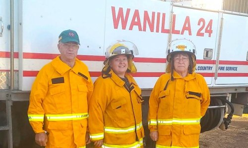 Gia đình lính chữa lửa ở Eyre Peninsula chung tay với toán cứu hỏa Wanilla CFS bảo vệ cộng đồng