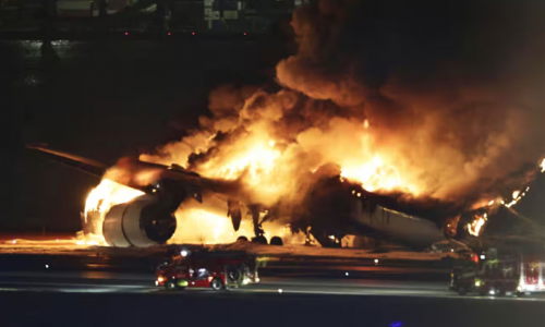 Cháy máy bay ở Tokyo, 12 người Úc trong số hành khách của Japan Airlines thoát chết