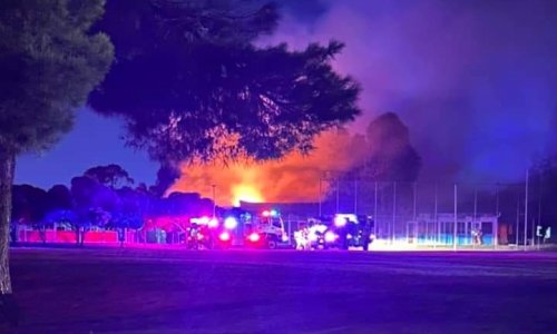 Vụ cháy trường học ở vùng ngoại ô phía bắc gây thiệt hại 1 triệu đô-la cùng lúc cảnh sát cũng điều tra một vụ nổ súng.