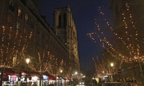 Nhà thờ Đức Bà Paris lần đầu tiên mở cửa dịp Noel kể từ năm 2019