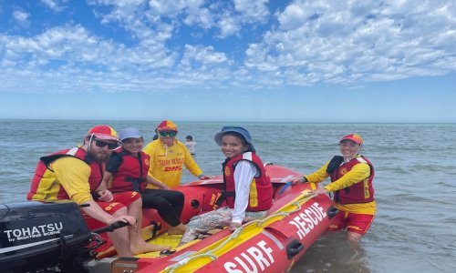 Tổ chức cứu hộ Surf Life Saving SA khởi động chiến dịch an toàn nước cho các gia đình nhập cư