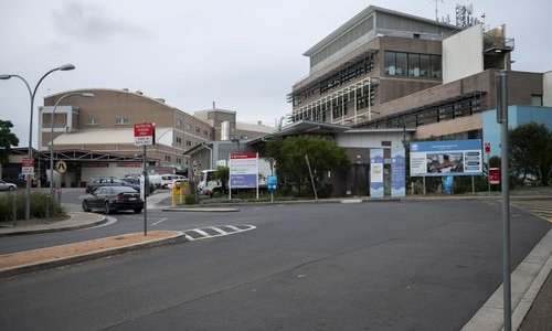 Mười nhân viên bệnh viện được cách lý sau khi một bác sĩ ở Sydney có kết quả xét nghiệm bị nhiễm coronavirus