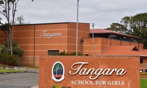Có mối liên quan giữa ổ dịch ở trường nữ sinh Tangara Cherrybrook với  một nhà hàng ở cách trường 200km.
