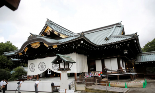 Thủ tướng Nhật Bản gửi đồ lễ tới đền Yasukuni