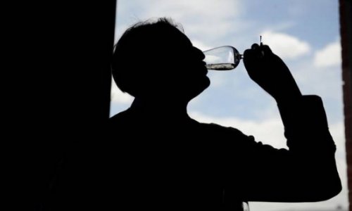 Khảo sát: Dịch vụ giao hàng nhanh có thể khiến người dân dễ nghiện rượu hơn.