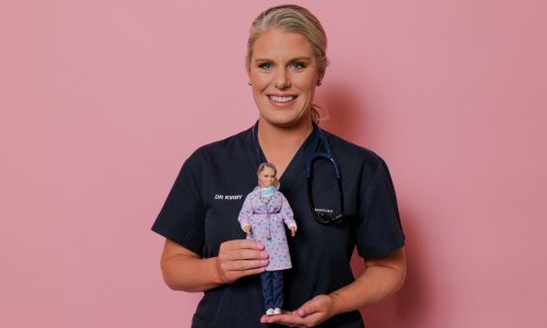 Barbie ra mắt sáu mẫu búp bê vinh danh những anh thư trong đại dịch COVID-19
