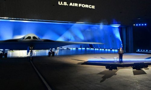Máy bay 'sát thủ tàng hình' B-21 của Mỹ lần đầu cất cánh