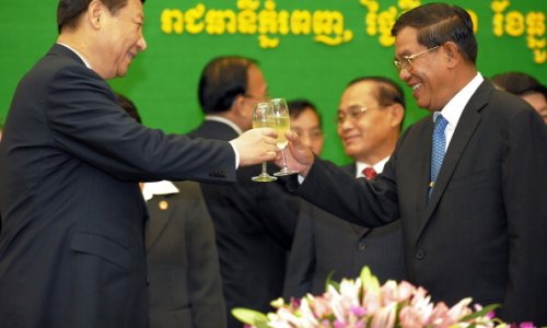 Nhận hơn trăm triệu USD của cả Mỹ và Trung Quốc, Campuchia muốn làm ‘ngư ông đắc lợi’?