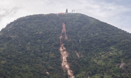Núi Bà Đen ‘sạt lở’: Do công trình xây dựng trên đỉnh núi