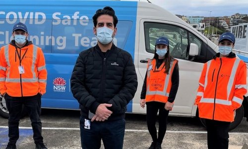 Nhân viên dọn vệ sinh góp phần giữ an toàn cho Sydney trong lúc phong tỏa
