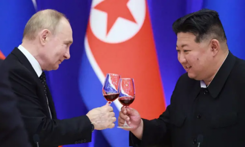 Xe tăng, du lịch và chụp ảnh: Tại sao ông Kim Jong-un và ông Putin cùng đến Bắc Kinh?