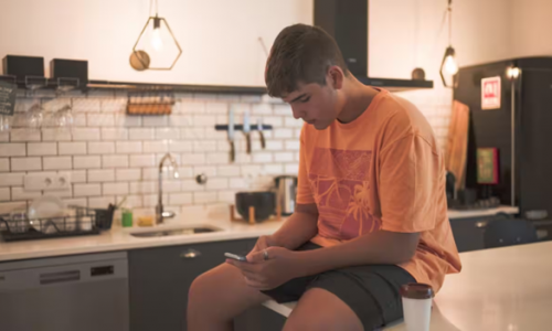 Cuộc khủng hoảng ở các nam thiếu niên Úc khi phải chịu áp lực 