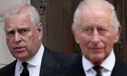 ANH LÀM VUA ĐƯỢC QUYỀN TƯỚC BỎ DANH VỊ “HOÀNG TỬ” CỦA EM ?  Tước hiệu không dính vào da thịt của con vua, cháu chúa Ăng-lê