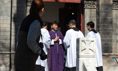 Nhà thờ tại Trung Quốc muốn mở cửa phải thượng quốc kỳ, hát quốc ca và ca ngợi Tập Cập Bình
