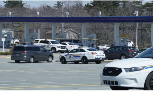 Hung thủ lái xe cảnh sát, xả súng giết người ở Canada, ít nhất 16 người chết