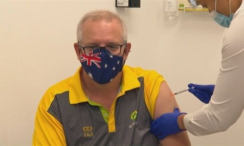 Thủ tướng Úc tiêm vaccine COVID-19.