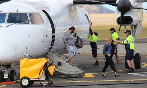 Qantas đáp máy bay xuống  Mount Gambier, đánh dấu sự kết thúc của triều đại REX trong 14 năm