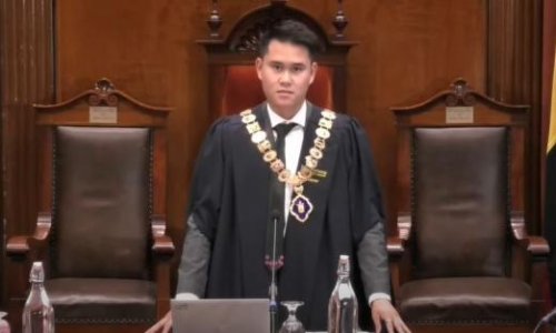 Một người Úc gốc Việt trở thành thị trưởng ở Úc khi mới 22 tuổi.
