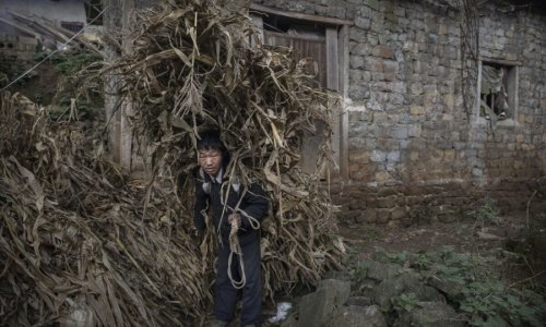 Trung Quốc phát hành sách trắng ‘Khá giả toàn diện’ bất chấp thực tế đói nghèo của gần 50% dân số