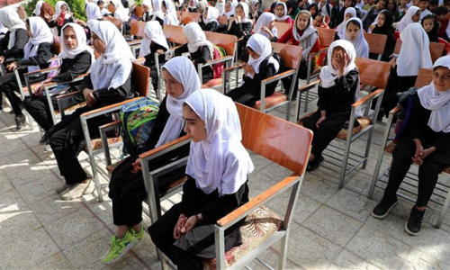 Taliban đóng cửa tất cả trường nữ trung học