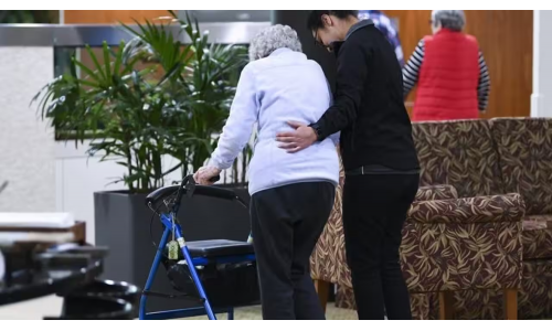 Lo ngại chi phí tăng với Đạo luật Chăm sóc Cao niên mới