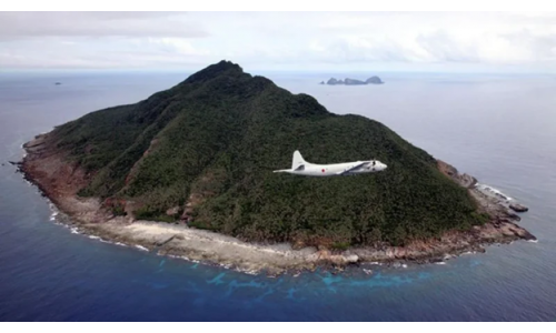 Tàu Trung Quốc và Nhật Bản đối đầu gần các đảo tranh chấp khi căng thẳng leo thang