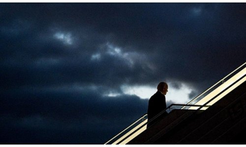 Cái bóng quá lớn của Biden tại Ukraine