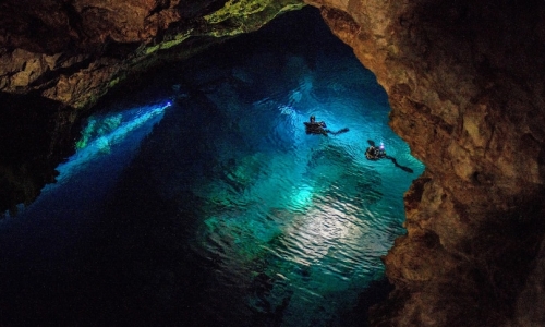 Các hố sụt và hang động ở Limestone Coast thu hút sự chú ý của du lịch quốc tế.