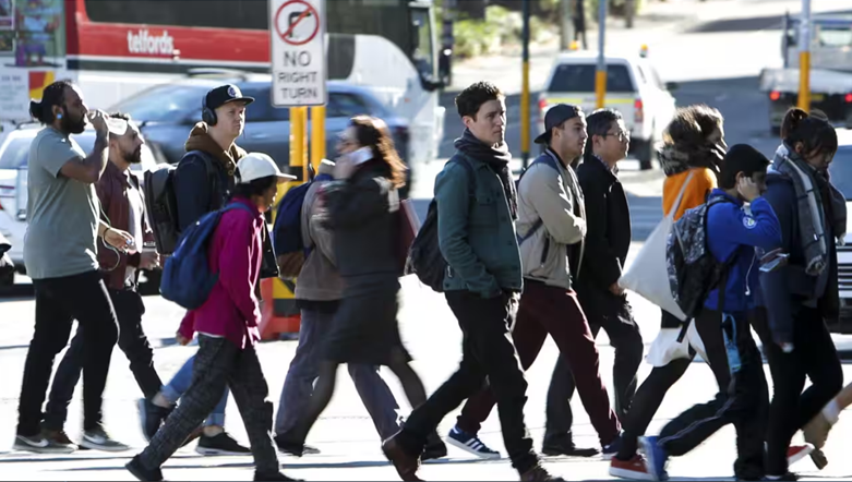 Dân số Úc tăng 2.5% trong 1 năm, di dân ròng chiếm 83% mức tăng dân số