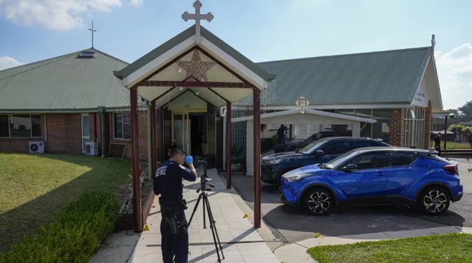 Cảnh sát NSW nói vụ tấn công bằng dao tại nhà thờ ở Tây Sydney là hành động khủng bố