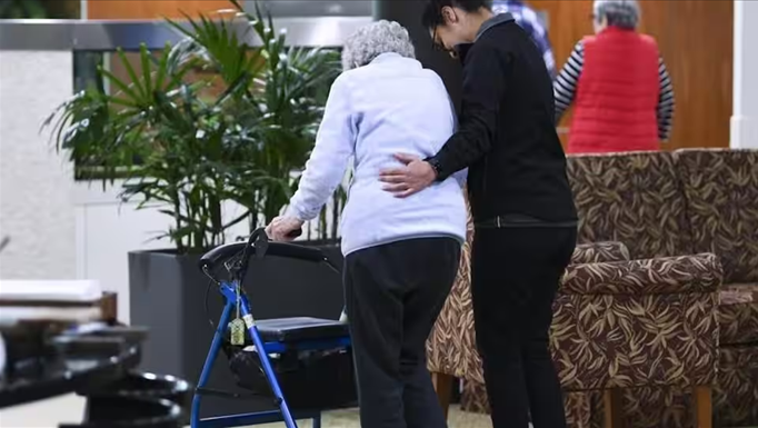 Người Úc giàu có nên trả nhiều tiền hơn cho dịch vụ chăm sóc cao niên của mình