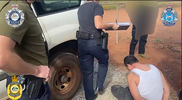 Cảnh sát tịch thu 320kg cocaine và bắt giữ hai người đàn ông ở Tây Úc