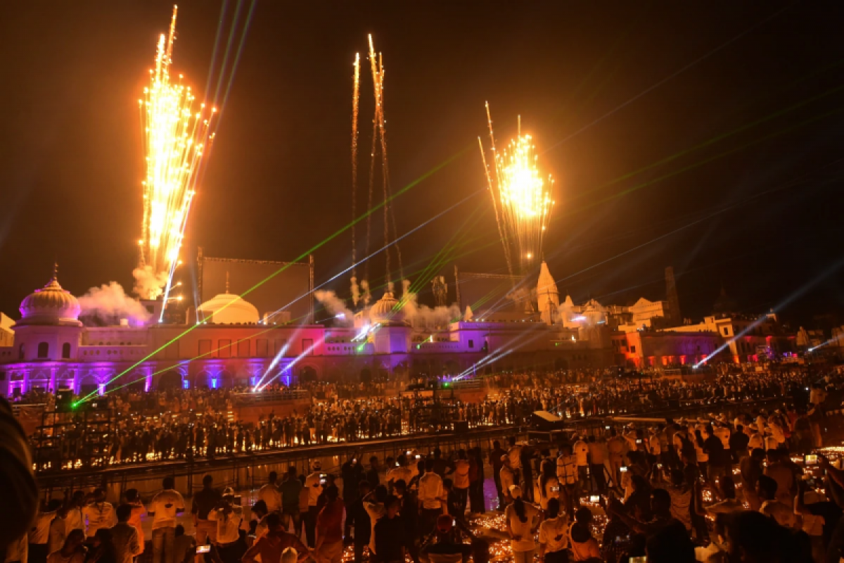 Ấn Độ “rực sáng” với lễ hội Diwali của người Hindu
