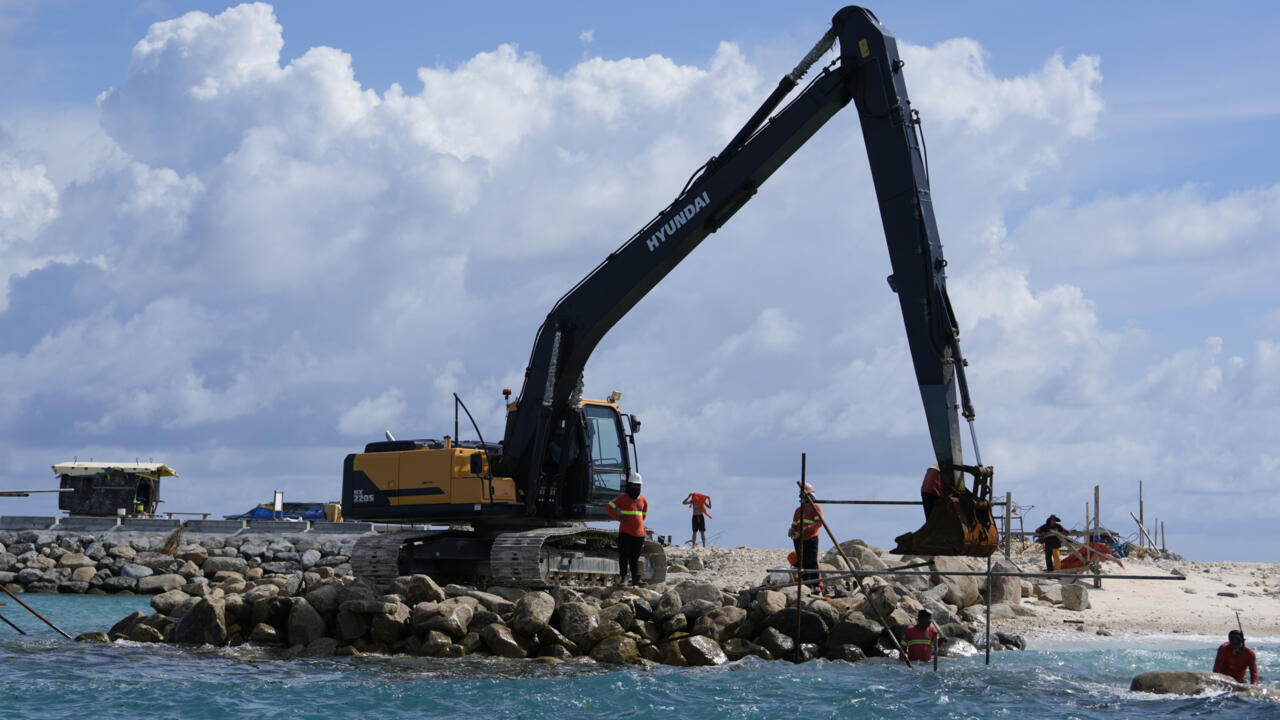 Biển Đông: Trung Quốc trắc nghiệm Philippines, dồn tàu đến Thị Tứ, tuần tra quanh Scarborough